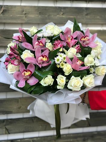 Букет цветов из: Розы и Хризантемы в Буйнакске