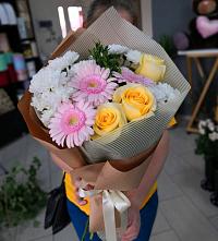 Букет цветов из:  Герберы, Розы и Хризантемы в Буйнакске