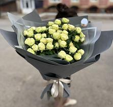 Букет Белые кустовые розы Солинеро в Буйнакске